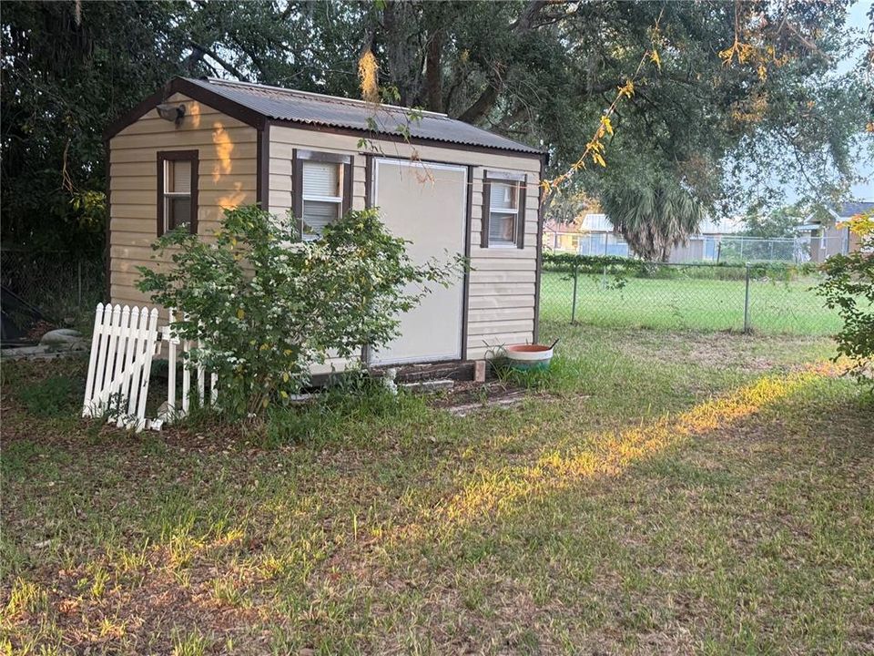 For Sale: $219,900 (2 beds, 1 baths, 1191 Square Feet)