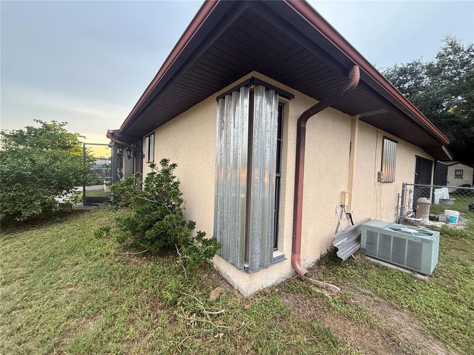 For Sale: $219,900 (2 beds, 1 baths, 1191 Square Feet)