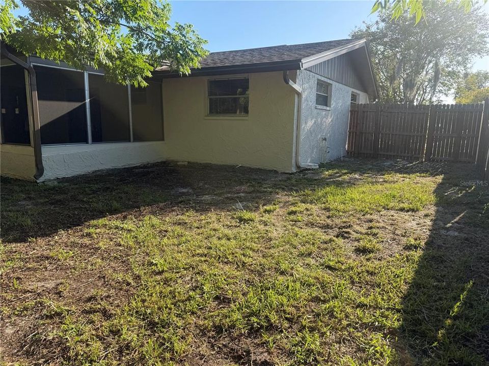 For Sale: $275,000 (2 beds, 2 baths, 1325 Square Feet)