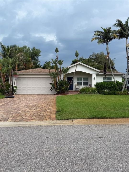 For Rent: $5,000 (4 beds, 2 baths, 2156 Square Feet)