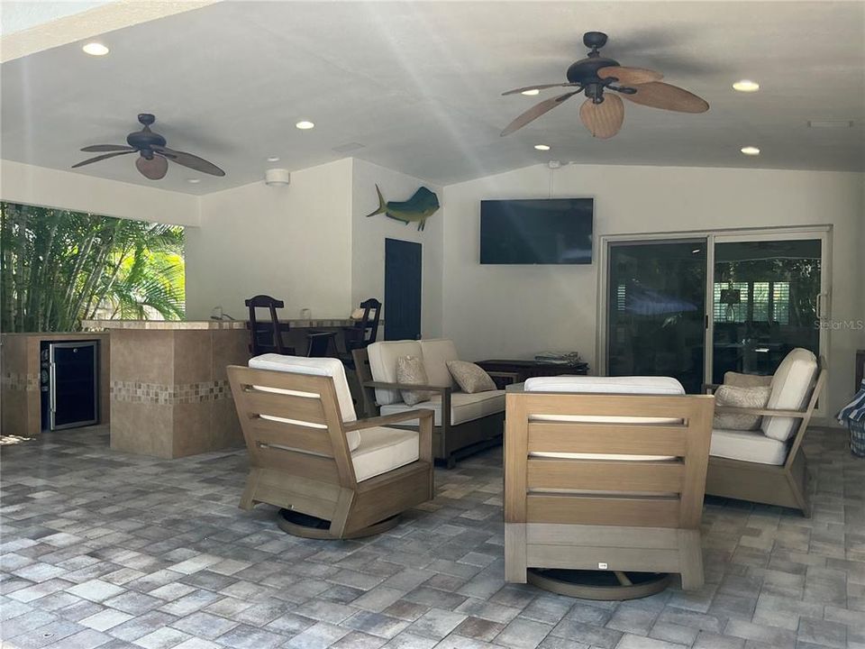 For Rent: $5,000 (4 beds, 2 baths, 2156 Square Feet)