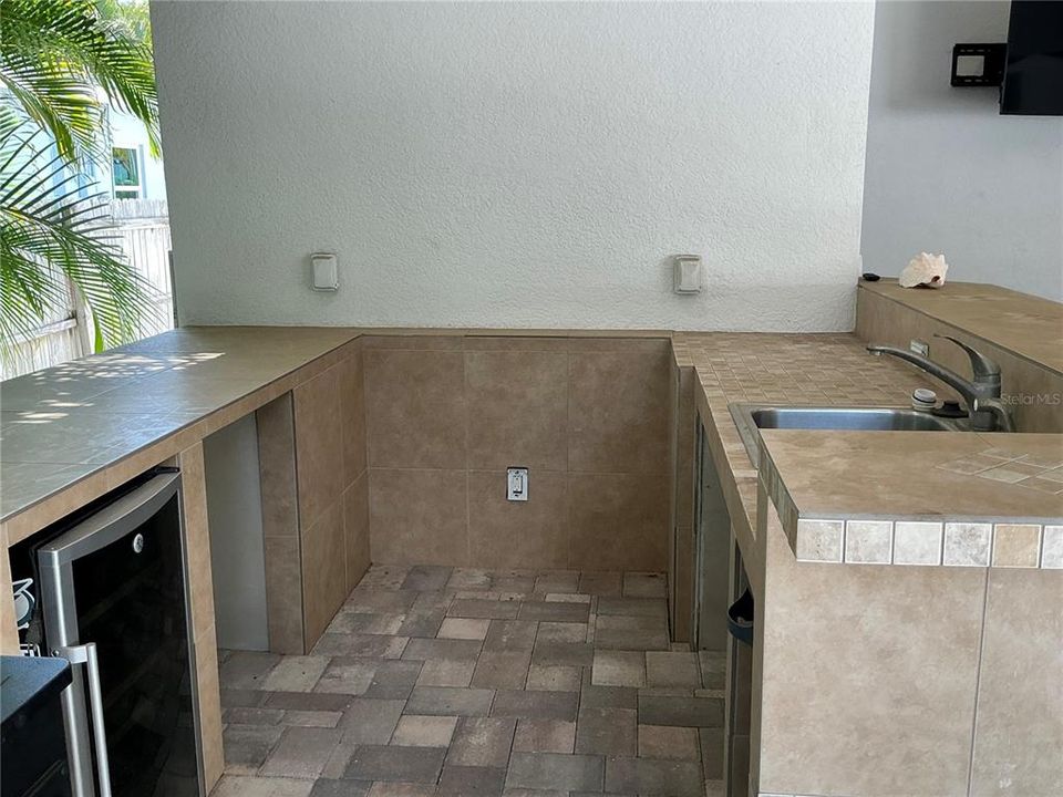 For Rent: $5,000 (4 beds, 2 baths, 2156 Square Feet)