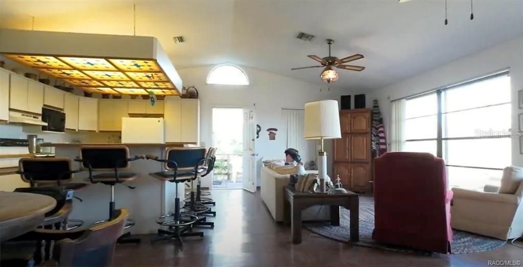 For Sale: $365,000 (2 beds, 2 baths, 1056 Square Feet)