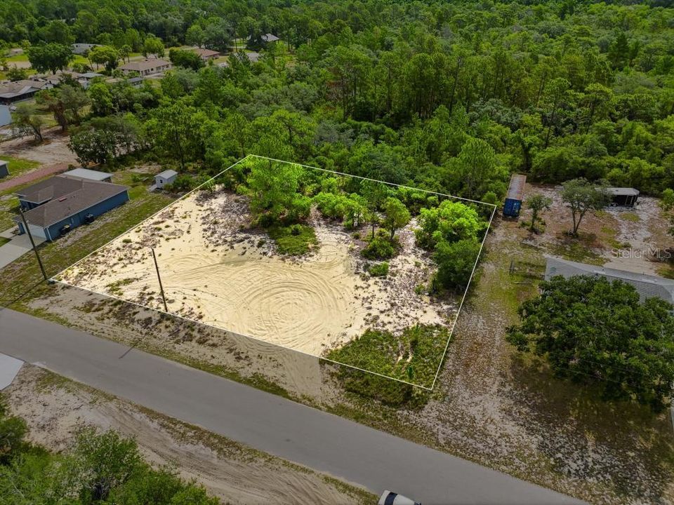 На продажу: $37,000 (0.50 acres)