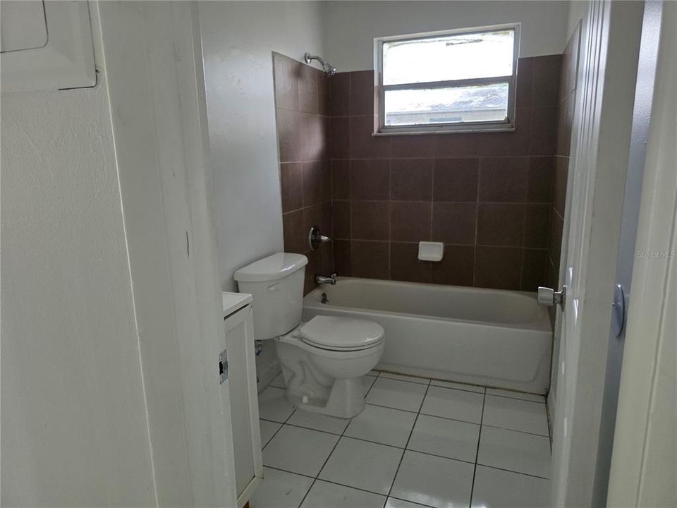 На продажу: $320,000 (4 спален, 2 ванн, 1664 Квадратных фут)