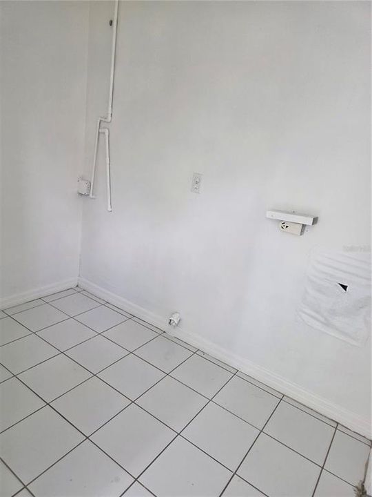 На продажу: $320,000 (4 спален, 2 ванн, 1664 Квадратных фут)
