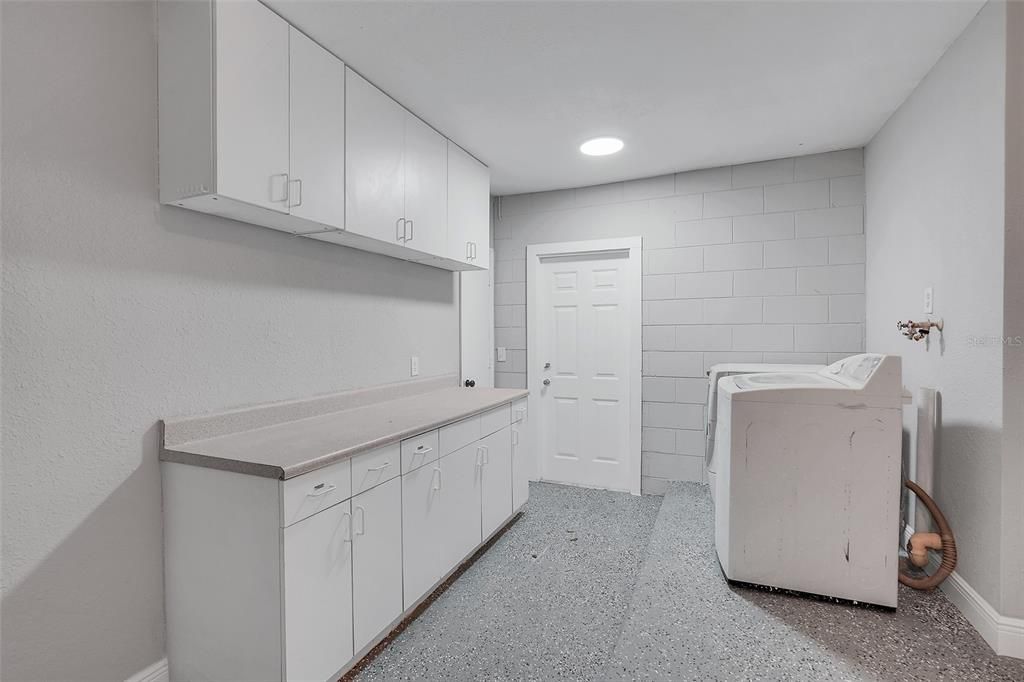 На продажу: $375,000 (4 спален, 2 ванн, 1807 Квадратных фут)
