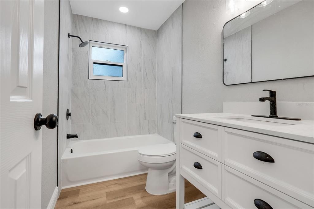 На продажу: $375,000 (4 спален, 2 ванн, 1807 Квадратных фут)