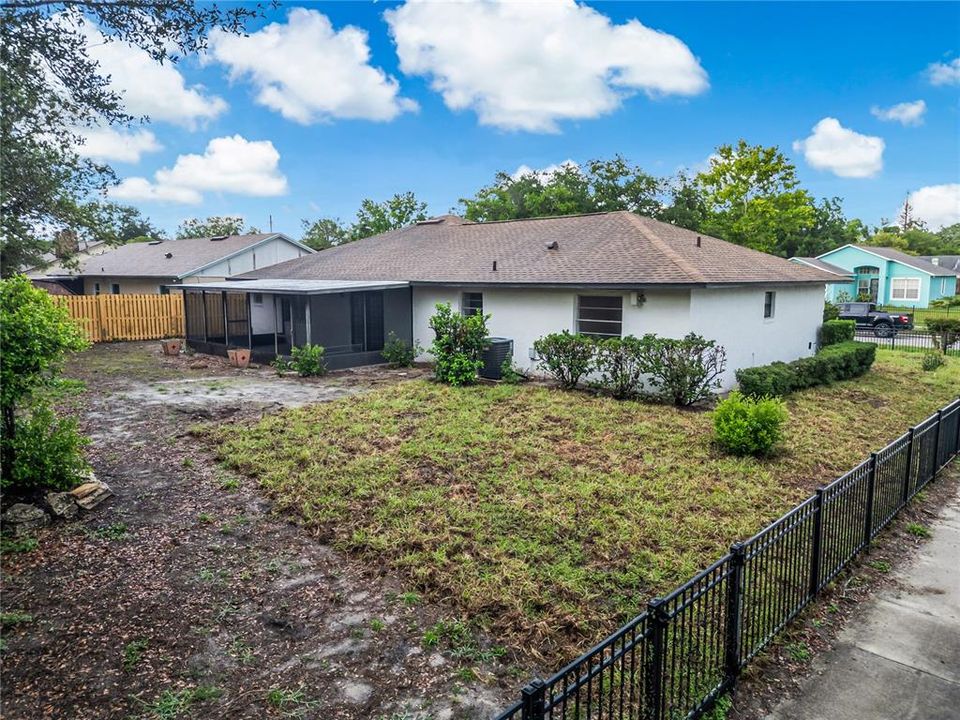 На продажу: $335,500 (3 спален, 2 ванн, 1451 Квадратных фут)