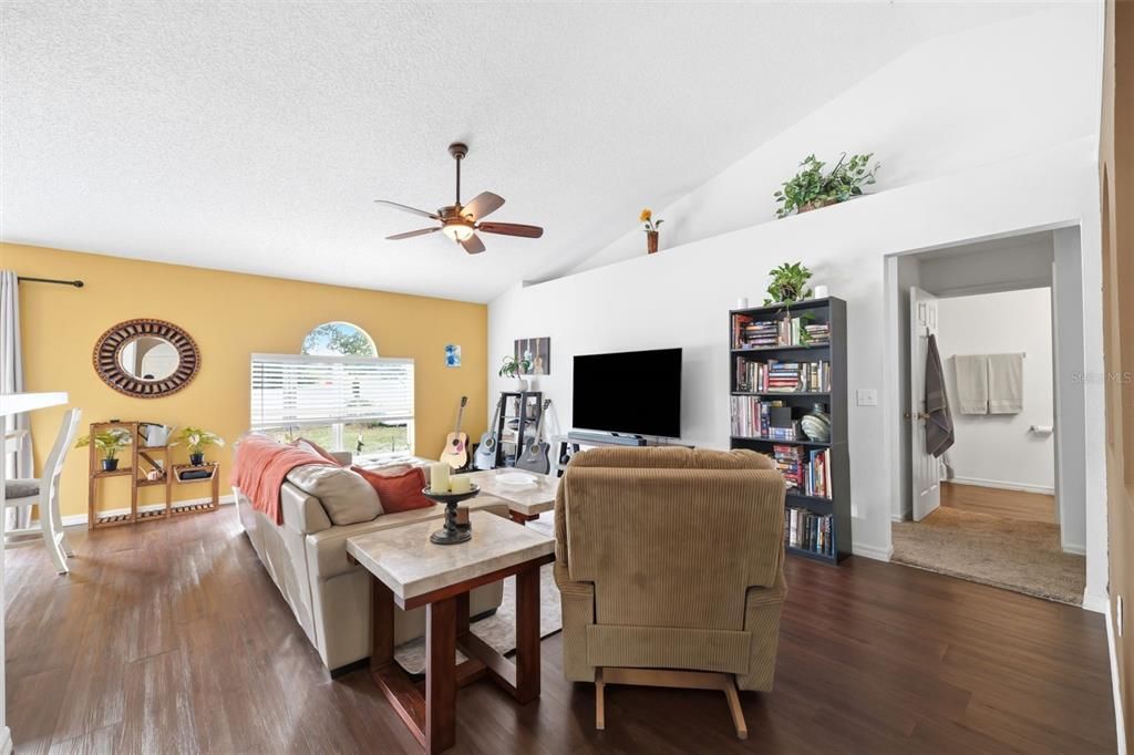 En Venta: $299,000 (3 camas, 2 baños, 1620 Pies cuadrados)