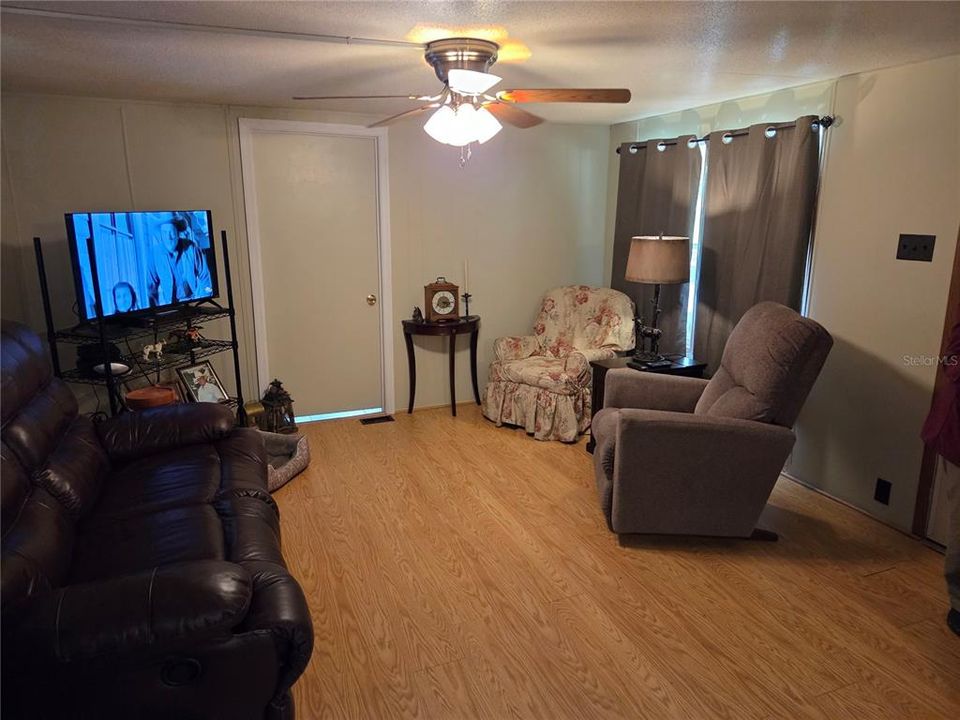 Activo con contrato: $220,000 (2 camas, 1 baños, 784 Pies cuadrados)