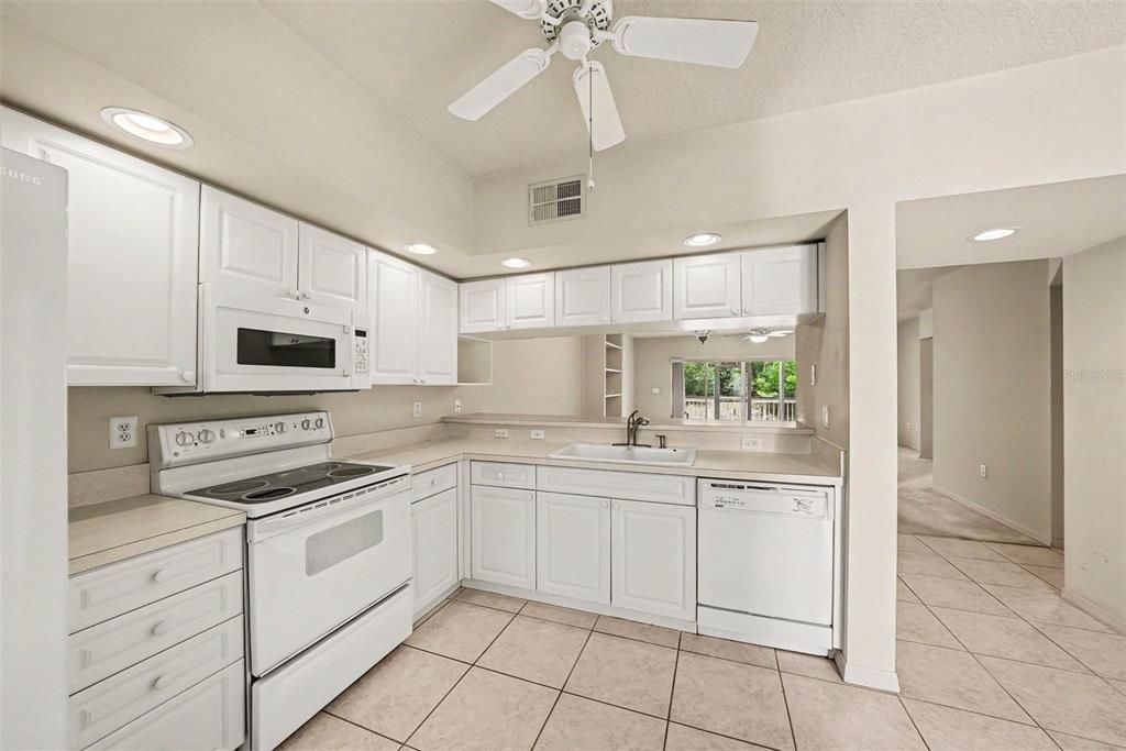 For Sale: $300,000 (3 beds, 2 baths, 1520 Square Feet)