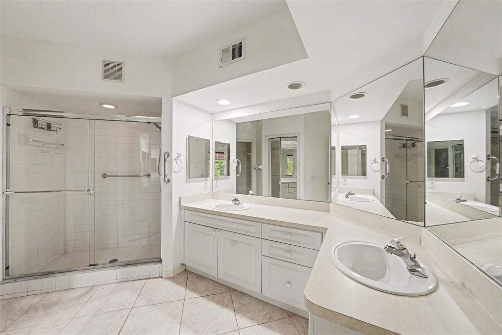 For Sale: $300,000 (3 beds, 2 baths, 1520 Square Feet)