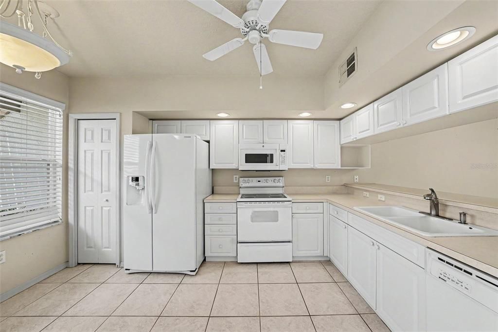 For Sale: $300,000 (3 beds, 2 baths, 1520 Square Feet)