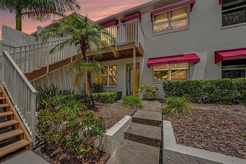 For Sale: $300,000 (3 beds, 2 baths, 1520 Square Feet)