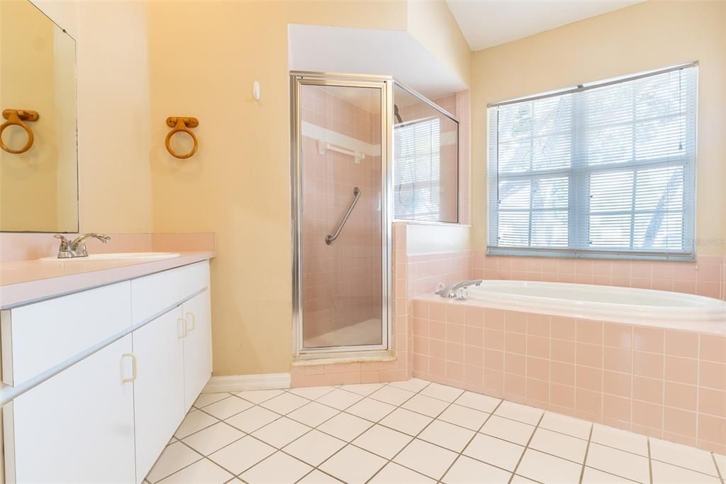 En Venta: $410,000 (4 camas, 2 baños, 2078 Pies cuadrados)