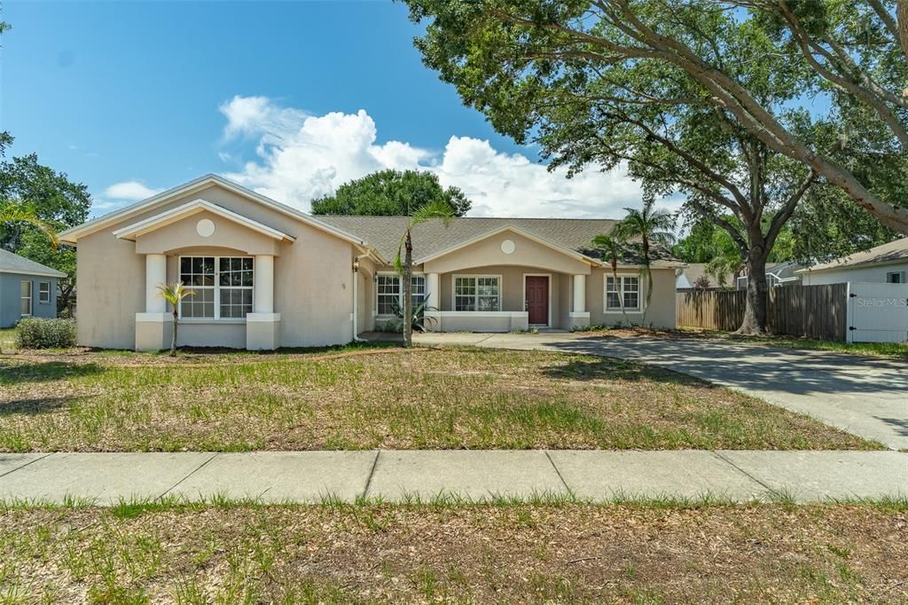 En Venta: $410,000 (4 camas, 2 baños, 2078 Pies cuadrados)