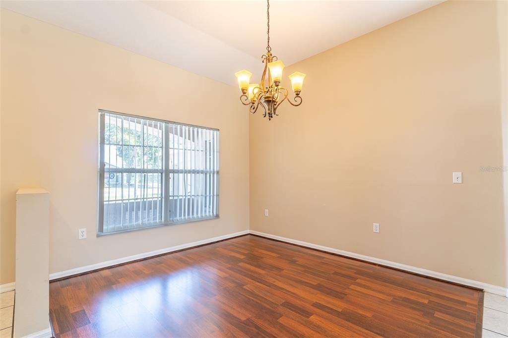 En Venta: $410,000 (4 camas, 2 baños, 2078 Pies cuadrados)
