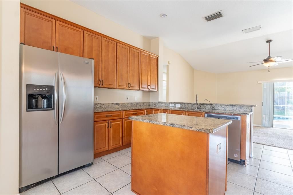 En Venta: $410,000 (4 camas, 2 baños, 2078 Pies cuadrados)