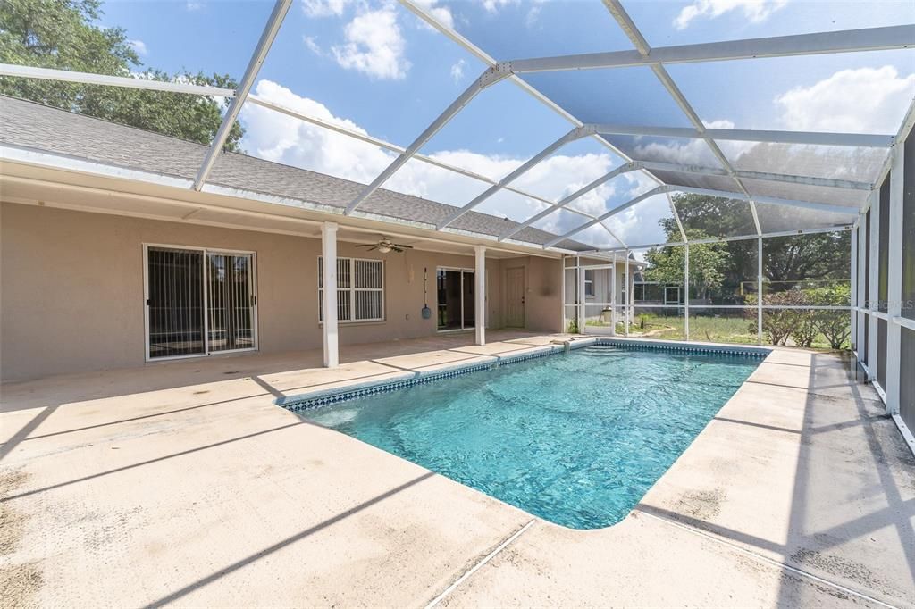 En Venta: $410,000 (4 camas, 2 baños, 2078 Pies cuadrados)