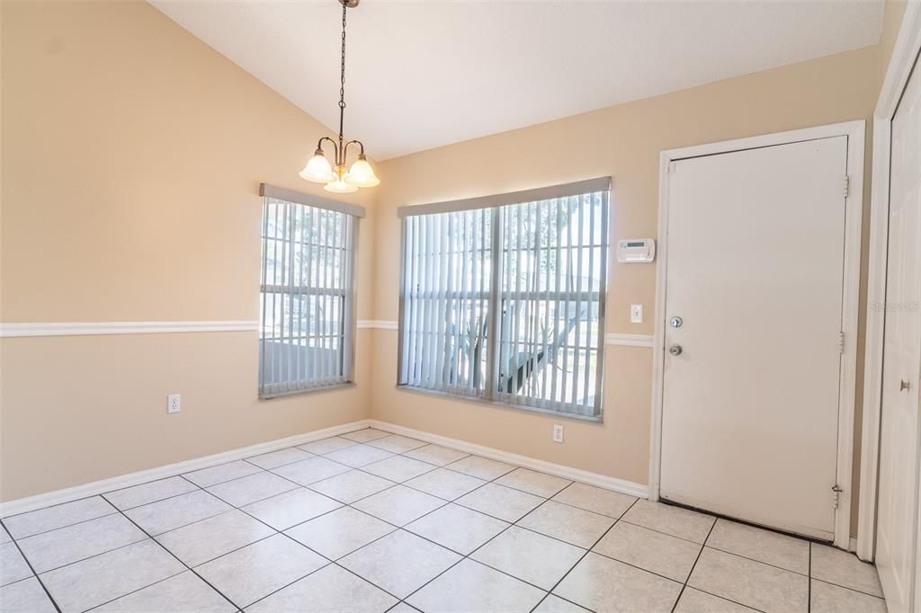 En Venta: $410,000 (4 camas, 2 baños, 2078 Pies cuadrados)