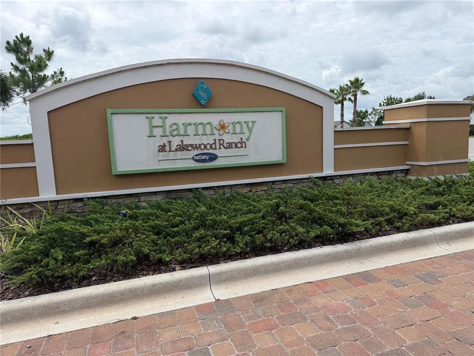 For Rent: $2,350 (3 beds, 2 baths, 1614 Square Feet)