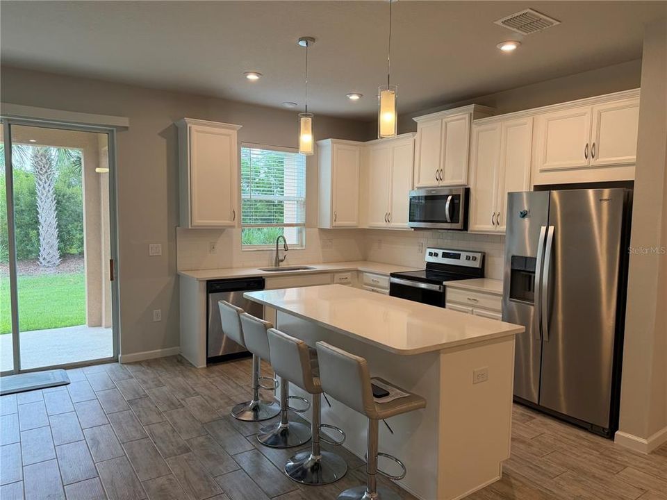 For Rent: $2,350 (3 beds, 2 baths, 1614 Square Feet)