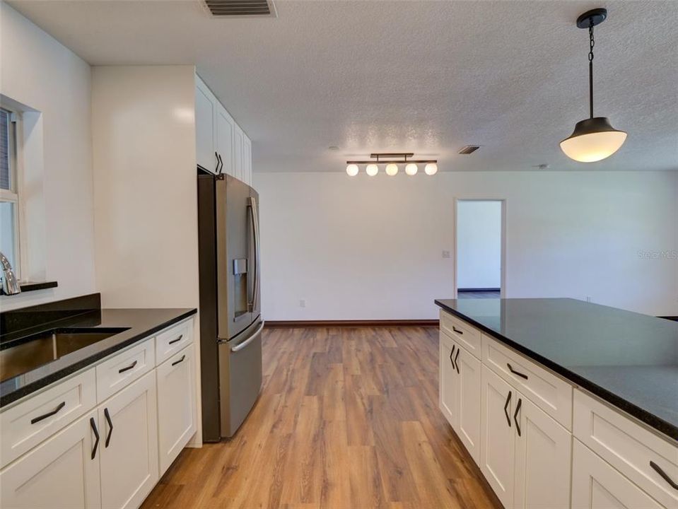 В аренду: $2,495 (4 спален, 2 ванн, 1783 Квадратных фут)