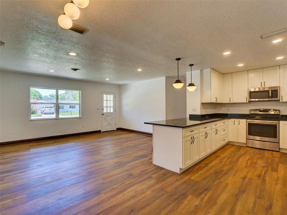 В аренду: $2,495 (4 спален, 2 ванн, 1783 Квадратных фут)