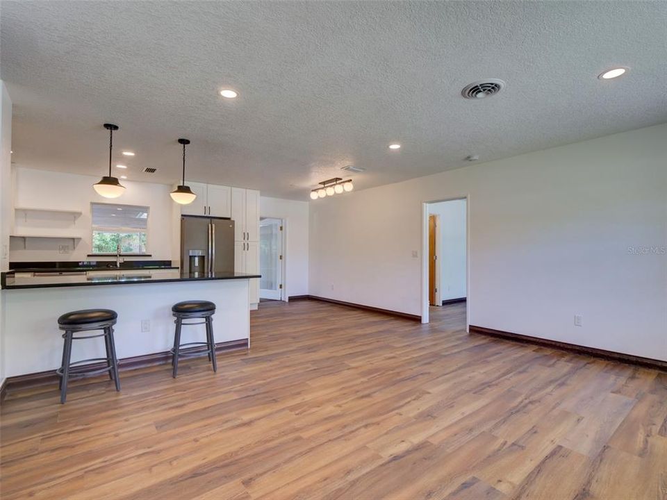 В аренду: $2,495 (4 спален, 2 ванн, 1783 Квадратных фут)