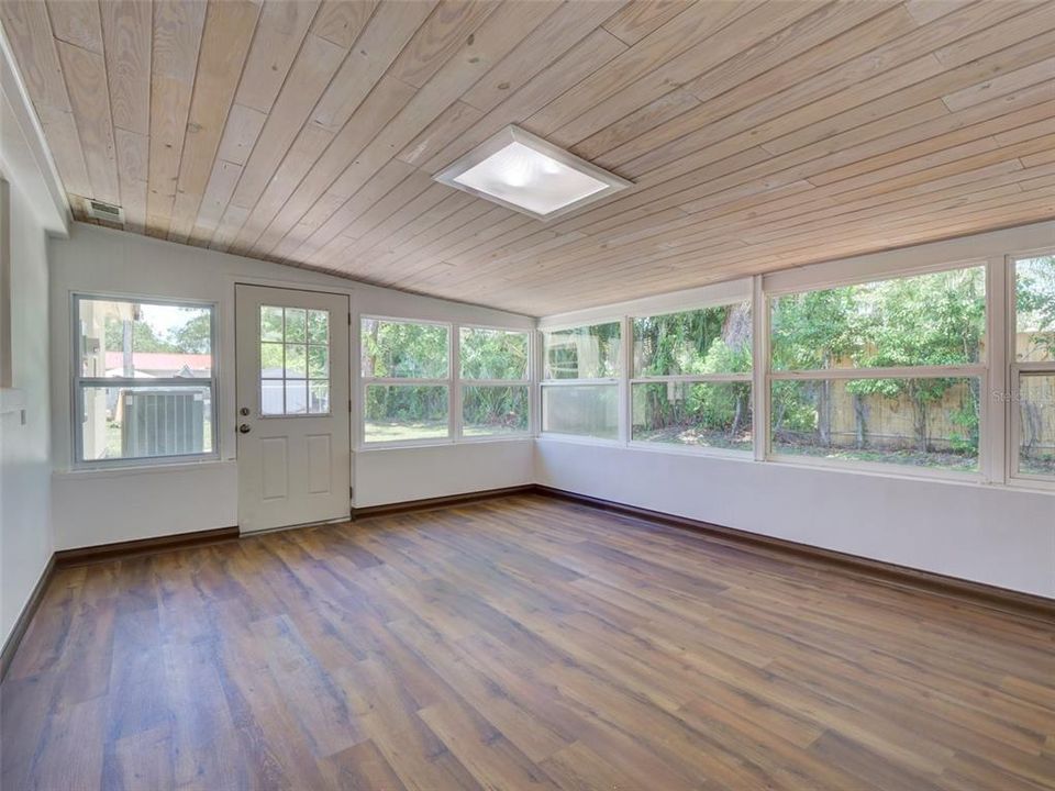 В аренду: $2,495 (4 спален, 2 ванн, 1783 Квадратных фут)