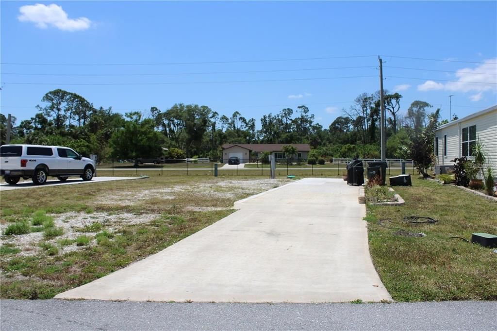 На продажу: $12,499 (0.10 acres)