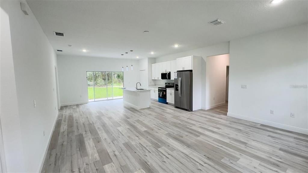 В аренду: $1,850 (4 спален, 2 ванн, 1660 Квадратных фут)