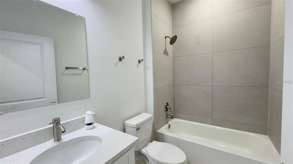 В аренду: $1,850 (4 спален, 2 ванн, 1660 Квадратных фут)