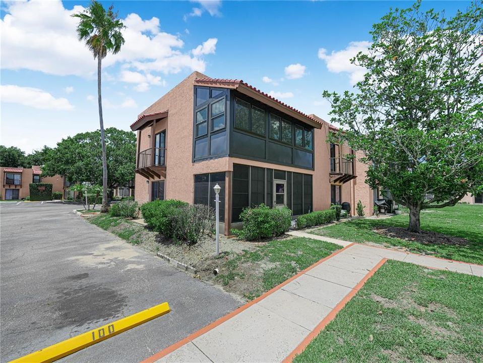 For Sale: $175,000 (2 beds, 2 baths, 1120 Square Feet)