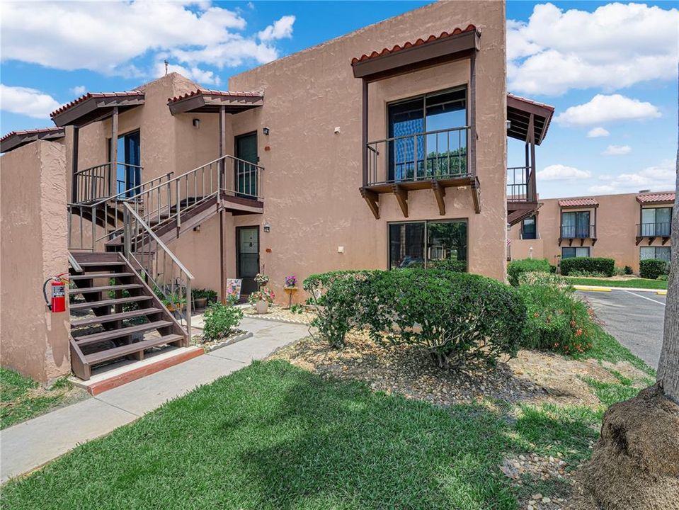 For Sale: $175,000 (2 beds, 2 baths, 1120 Square Feet)