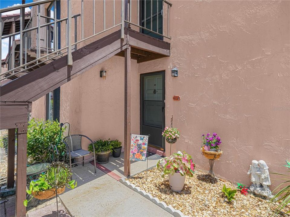 For Sale: $175,000 (2 beds, 2 baths, 1120 Square Feet)