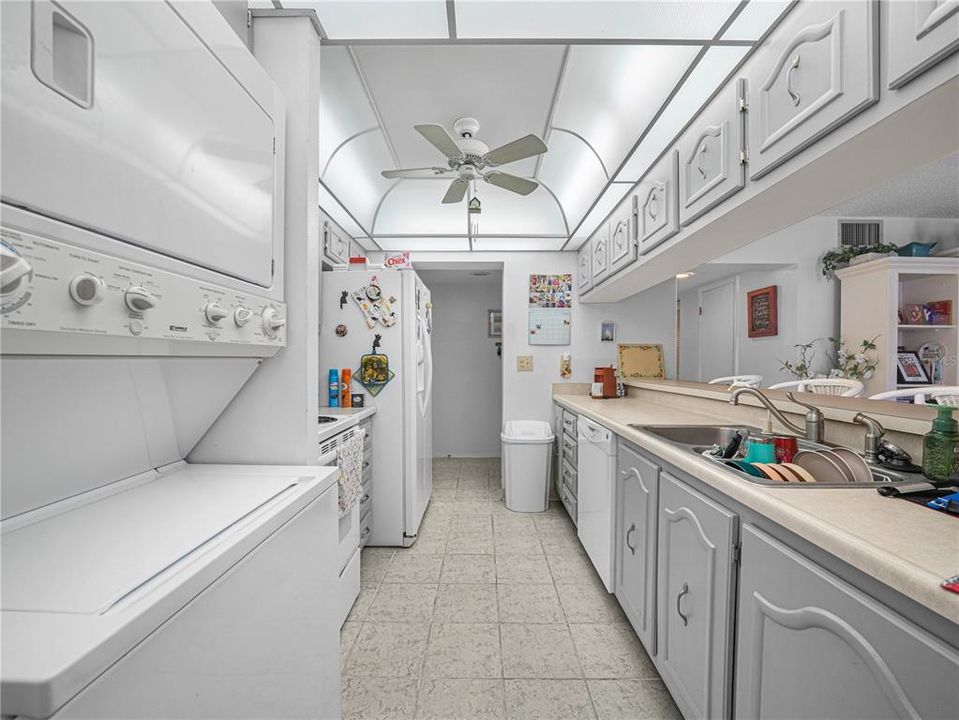 For Sale: $175,000 (2 beds, 2 baths, 1120 Square Feet)