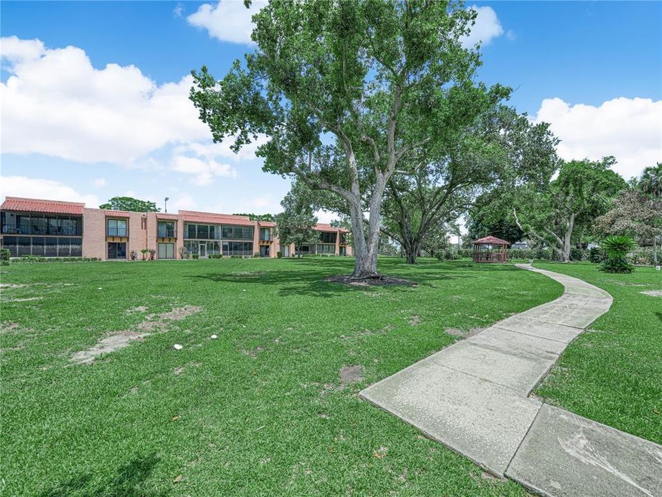 For Sale: $175,000 (2 beds, 2 baths, 1120 Square Feet)