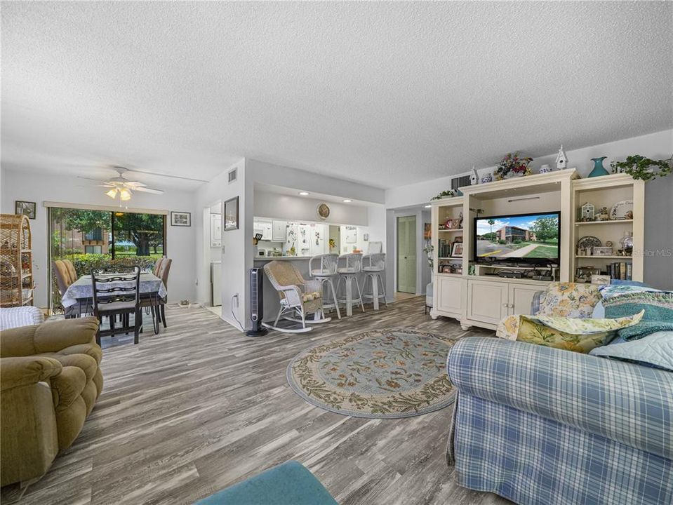 For Sale: $175,000 (2 beds, 2 baths, 1120 Square Feet)