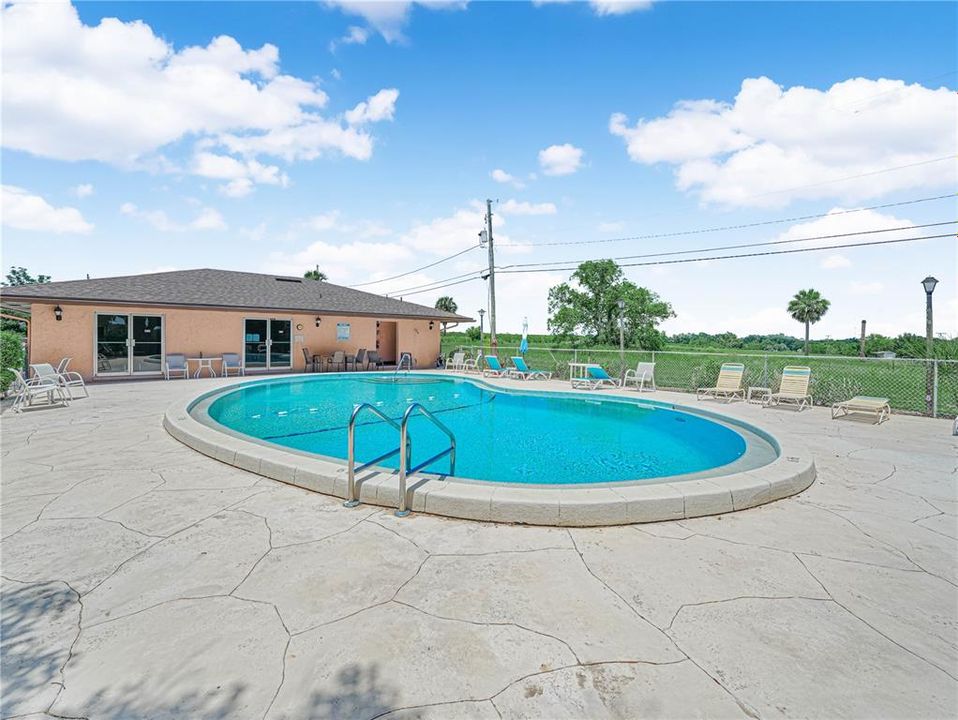 For Sale: $175,000 (2 beds, 2 baths, 1120 Square Feet)
