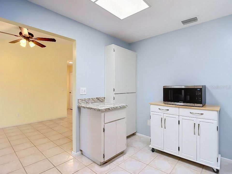 For Sale: $319,900 (3 beds, 2 baths, 1463 Square Feet)