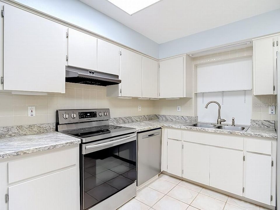 For Sale: $319,900 (3 beds, 2 baths, 1463 Square Feet)