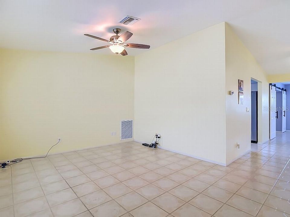 For Sale: $319,900 (3 beds, 2 baths, 1463 Square Feet)