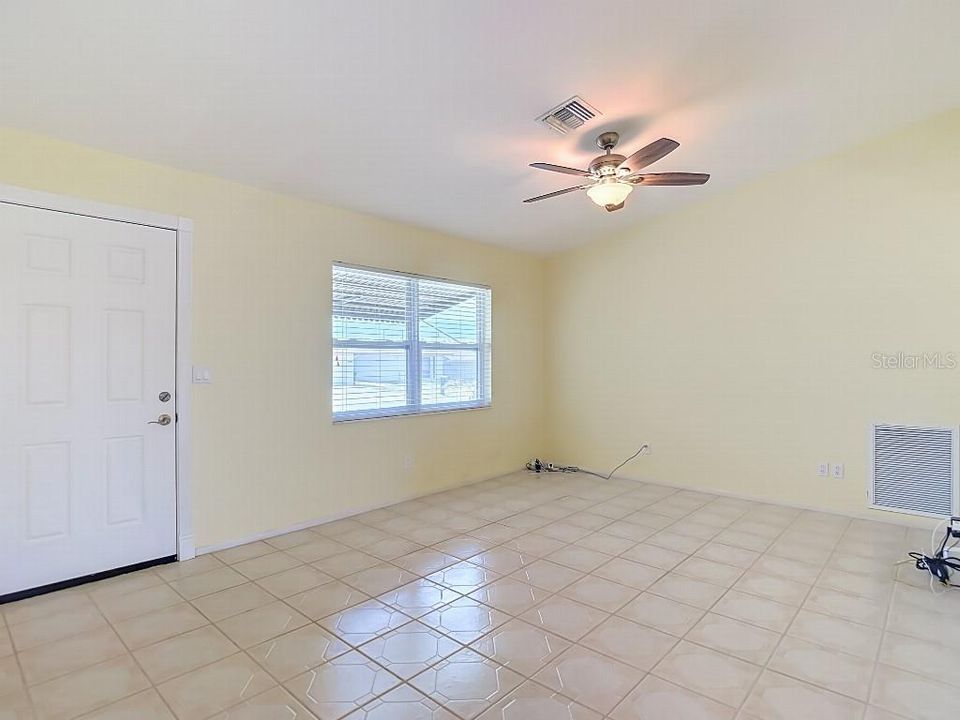 For Sale: $319,900 (3 beds, 2 baths, 1463 Square Feet)