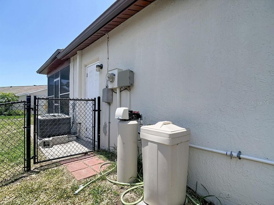 For Sale: $319,900 (3 beds, 2 baths, 1463 Square Feet)