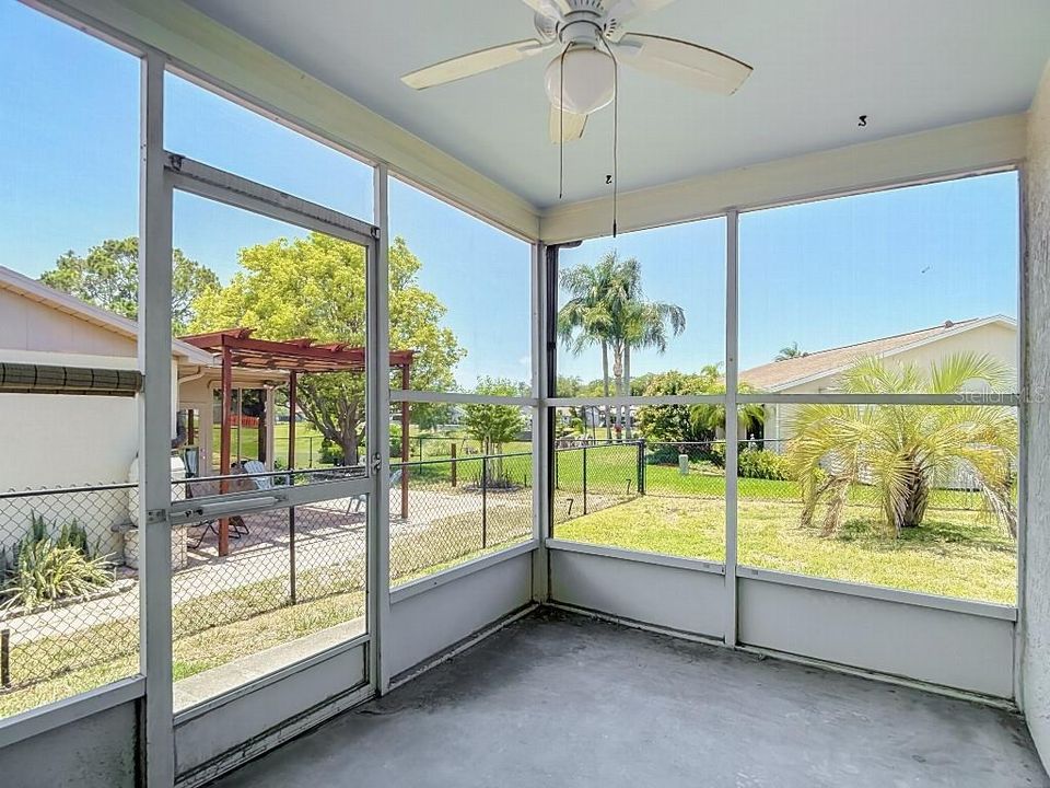 For Sale: $319,900 (3 beds, 2 baths, 1463 Square Feet)