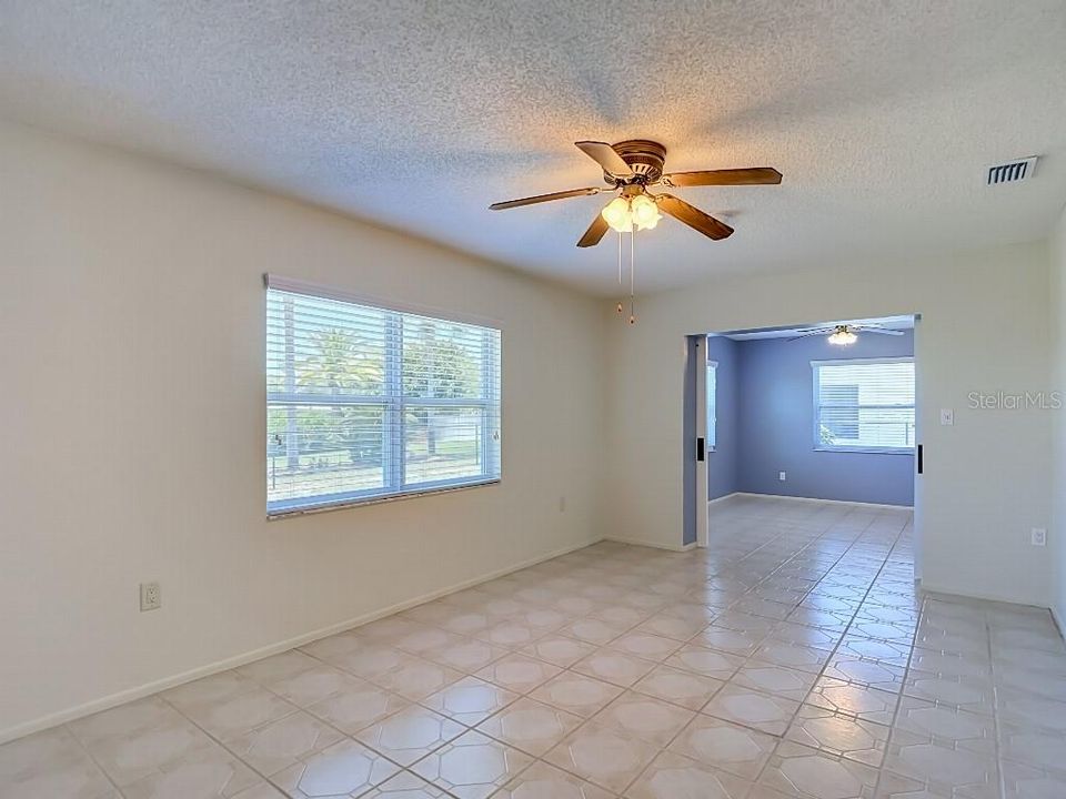 For Sale: $319,900 (3 beds, 2 baths, 1463 Square Feet)