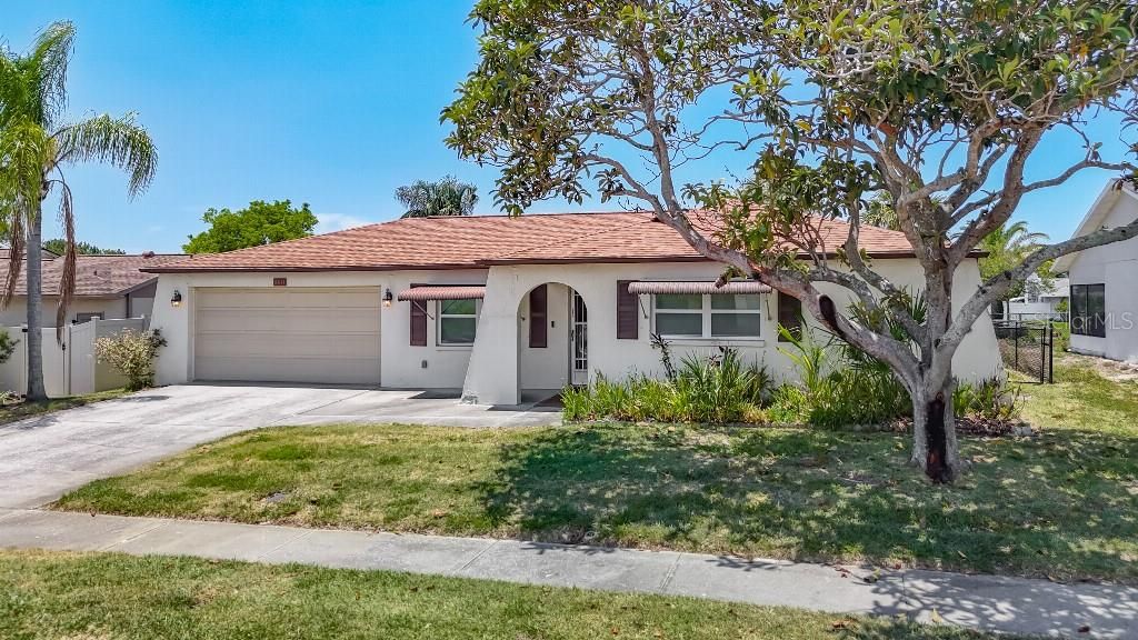 For Sale: $319,900 (3 beds, 2 baths, 1463 Square Feet)