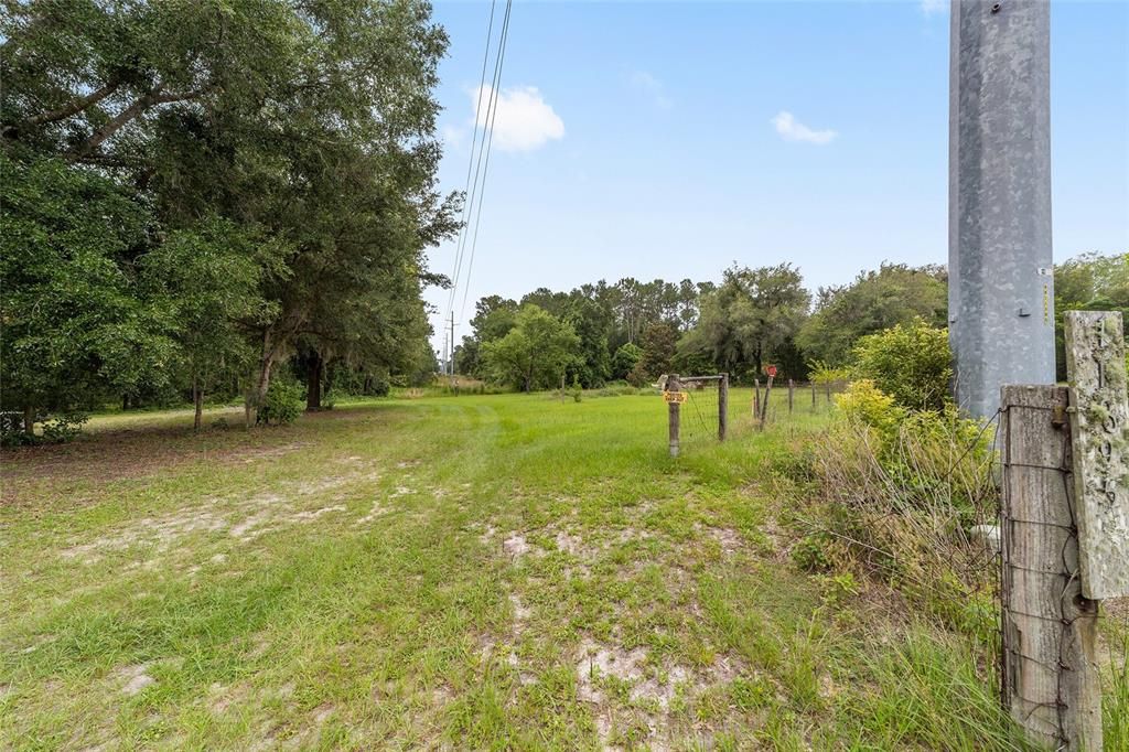 На продажу: $119,999 (4.46 acres)